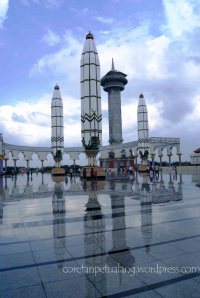 Masjid Agung Jawa Tengah Menara dan kaligrafi