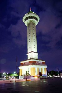 Menara Masjid Agung Jawa Tengah Malam Hari.