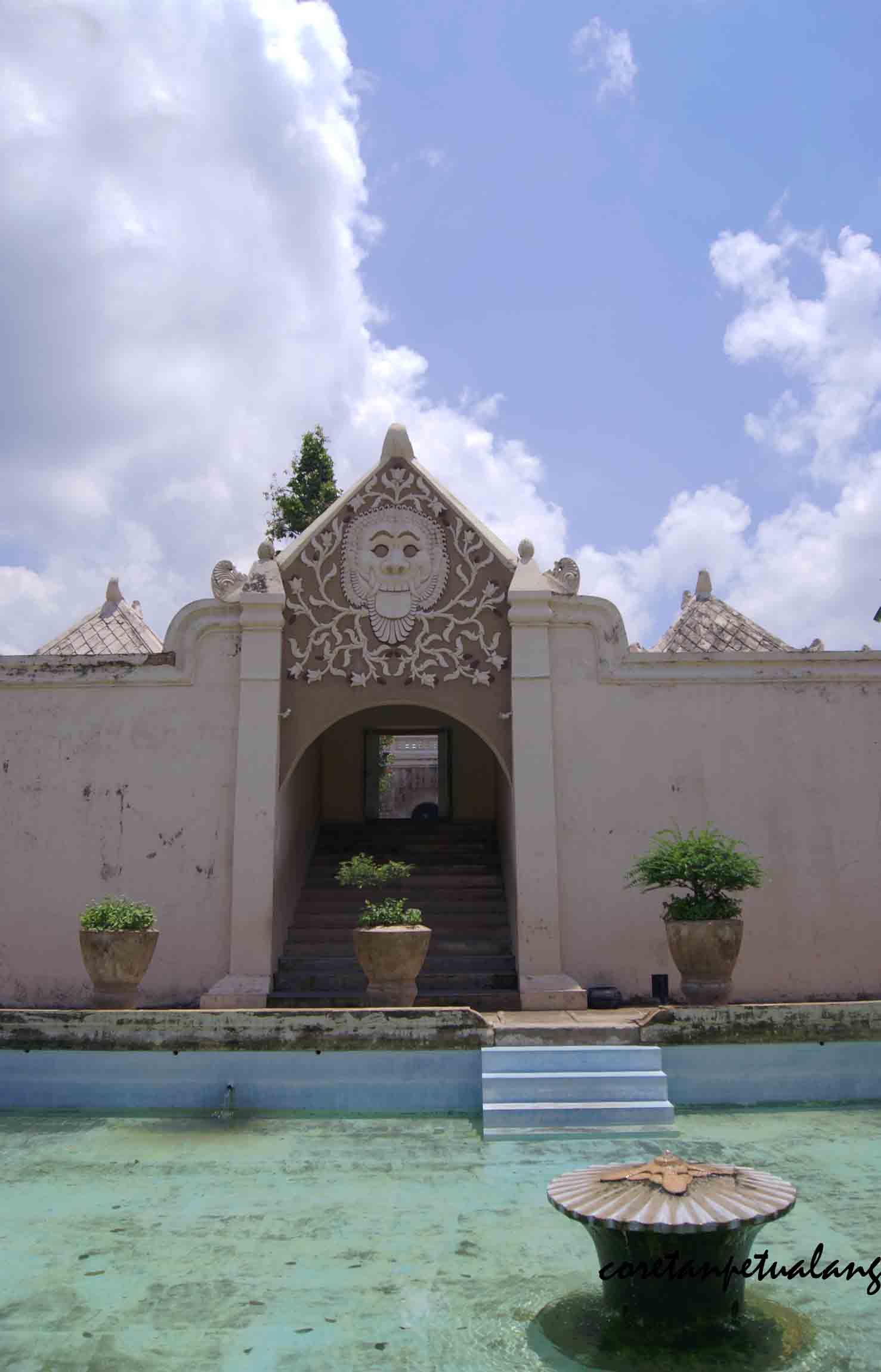 Menjelajah Kesejukan Istana Air Tamansari Jogjakarta Water